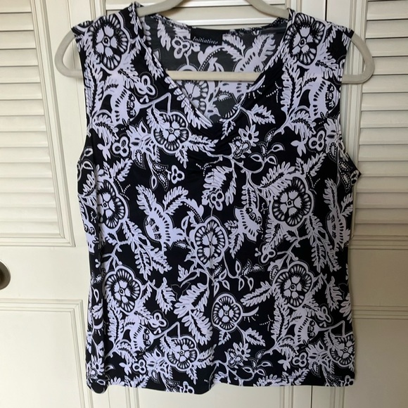 Black and white – classic! - Picture 1 of 3